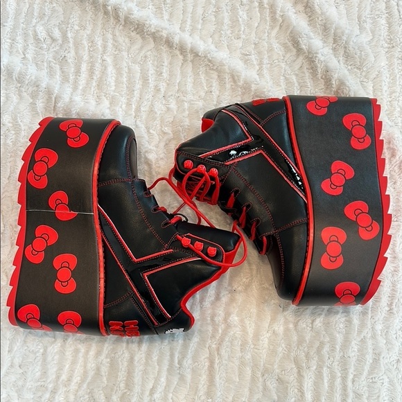 Y. R. U. QOZMO HELLO KITTY BOW BLACK/RED Hello Kitty Platform Sneaker Shoe 8 - Picture 1 of 9